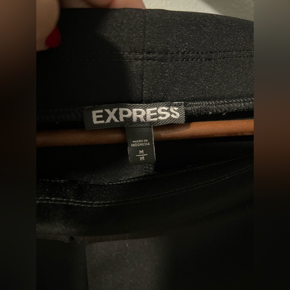 Express sz L scalloped shorts - Picture 2 of 4